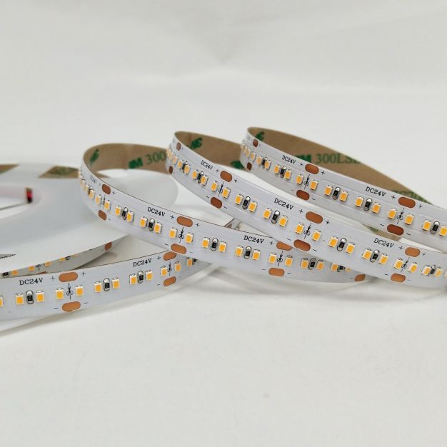 VK Lighting Bande LED - largeur 1cm, longueur 500cm - 24Vdc - dimmable - 24W LED par mètre - 240 LED par mètre - IP20