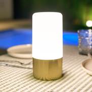 New Garden Maia - lampe de table rechargeable - Ø9 x 19 cm - 1W LED inclus - IP44 - laiton