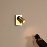 Lucide Nigel - applique murale avec interrupteur et port USB - 16 x 10 x 11,8 cm - 5W LED dimmable inclus - matt gold