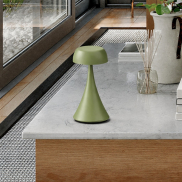 Nova Luce Ycro - lampe de table rechargeable pour extérieur - Ø 8 x 17,5 cm - 2W dimmable LED inclus - IP54 - vert olive