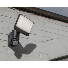 Lutec Sunshine - applique extérieure avec détecteur - 20 x 18 x 24 cm - 16,5W LED inclus - IP44 - gris foncé