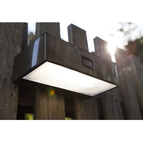 Lutec Brick - Applique d'extérieur avec capteur solaire - 18 x 9 x 5 cm - 2W LED inclus - IP44 - acier inoxydable