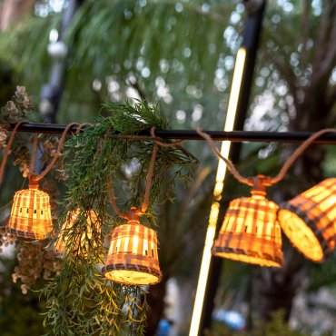 New Garden Garland Lift - Cadre de table extensible pour guirlandes lumineuses - 56-101 x 140-253 cm - noir