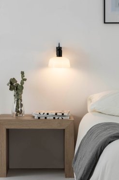 Faro Tatawin - applique - 18,4 x 14 x 15,5 cm - noir/verre laiteux