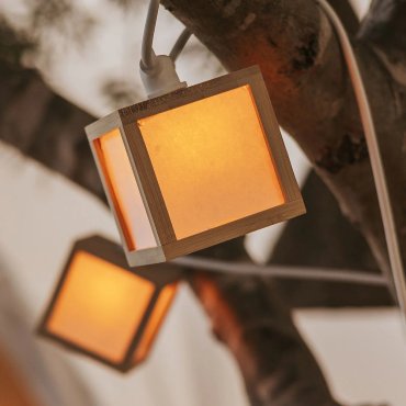 New Garden Vega - guirlande lumineuse extensible sur câble ou solaire - guirlande de 8 m dont 3 m de câble - 10 ampoules LED incluses - IP44 - bambou et blanc