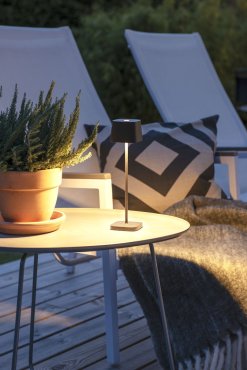 Konstsmide Capri Mini - lampe de table d'extérieur - 7 x 7 x 25 cm - 2,2W dim to warm LED inclus - rechargeable - IP54 - noir