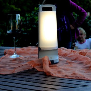Lutec Dragonfly - lampe solaire portable avec port USB - Ø 10 x 28 cm - gradateur à 3 niveaux - LED 1,2W inclus - IP54 - blanc