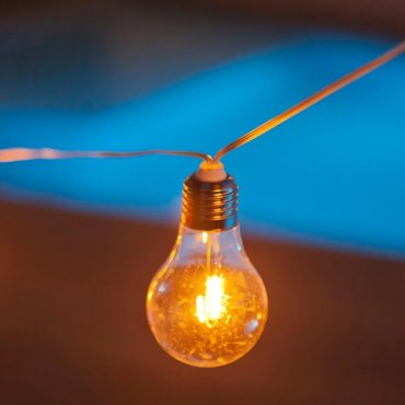 New Garden Stella - guirlande lumineuse solaire - guirlande lumineuse de 4,5m dont 1,5m de cordon - 10 ampoules LED incluses - IP44 - couleur de lumière blanc chaud