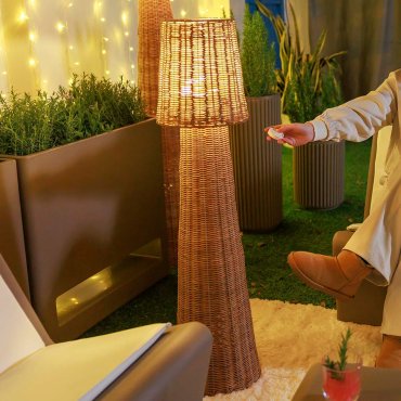 New Garden Lola 110 Nature - lampadaire avec source lumineuse rechargeable - Ø 26 x 110 cm - 9W LED inclus - dimmable avec télécommande - IP54 - rotin