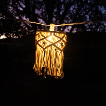 New Garden Mykonos Garland - guirlande lumineuse raccordable via câble ou énergie solaire - batterie rechargeable - guirlande de 8 mètres dont 3 mètres de câble - 8 lampes LED incluses - IP44 - coton