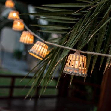 New Garden Aurora - guirlande lumineuse solaire - guirlande de 8 mètres avec cordon de 3 mètres - 10 ampoules LED incluses - IP44 - rotin