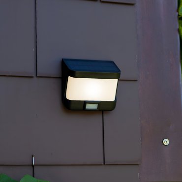 Lutec Try - Applique d'extérieur avec capteur solaire - 12,5 x 11,8 x 6,9 cm - 8W LED inclus - IP54 - noir