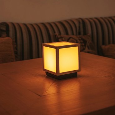 New Garden Vega - lampe de table rechargeable à énergie solaire avec télécommande - 12 x 12 x 14 cm - LED 3W incl. - IP44 - bambou