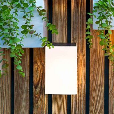 New Garden Wally - applique solaire avec télécommande - 12 x 12 x 18 cm - 5W LED inclus - IP65 - blanc - couleur de lumière blanc chaud