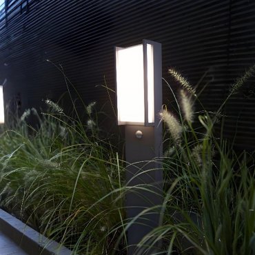 Lutec Qubo - lampe de jardin avec détecteur de mouvement - 11 x 9 x 75 cm - 17W LED inclus - IP54 - gris foncé