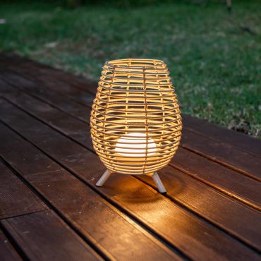 New Garden Bossa 30 - lampe de table avec source lumineuse portable rechargeable et télécommande - Ø 22,5 x 32,5cm - 9W LED inclus - IP54 - rotin