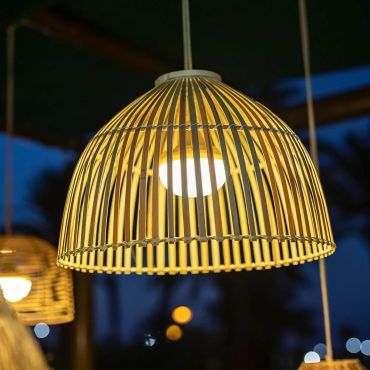 New Garden Reona - lampe suspendue d'extérieur avec source lumineuse rechargeable et télécommande - Ø 43,5 x 300 cm - 9W LED inclus - IP54 - rotin