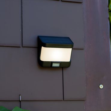 Lutec Try - Applique d'extérieur avec capteur solaire - 12,5 x 11,8 x 6,9 cm - 8W LED inclus - IP54 - noir
