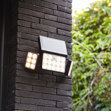 Lutec Tuda - applique solaire extérieure avec détecteur de mouvement - éclairage intelligent - Lutec Connect - 32,1 x 11,7 x 20,9 cm - 13W LED inclus - IP44 - noir