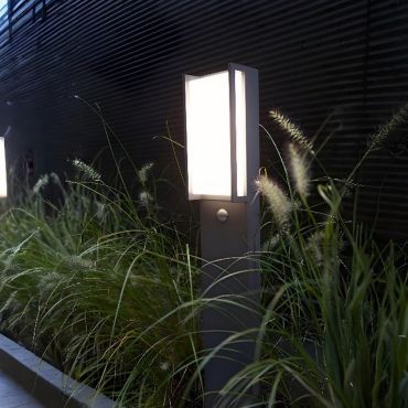 Lutec Qubo - lampe de jardin avec détecteur de mouvement - 11 x 9 x 75 cm - 17W LED inclus - IP54 - gris foncé