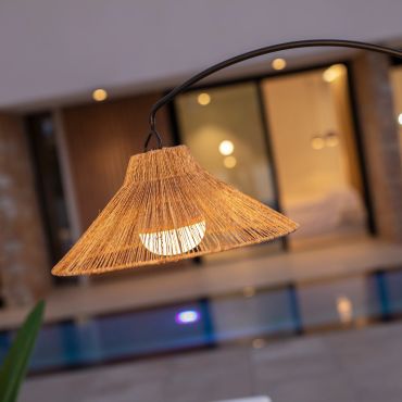 New Garden Niza 165 - lampadaire avec source lumineuse rechargeable et télécommande - 40 x 73 x 167 cm - 9W LED dimmable inclus - IP54 - noir et marron