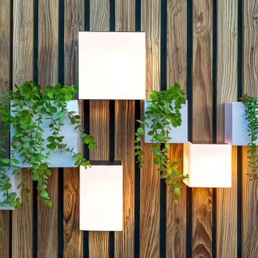 New Garden Wally - applique solaire avec télécommande - 12 x 12 x 18 cm - 5W LED inclus - IP65 - blanc - couleur de lumière blanc chaud
