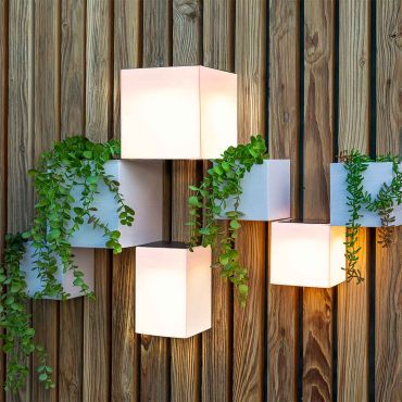 New Garden Wally - applique solaire avec télécommande - 18 x 18 x 18 cm - 9,5W LED inclus - IP65 - blanc - couleur de lumière blanc chaud