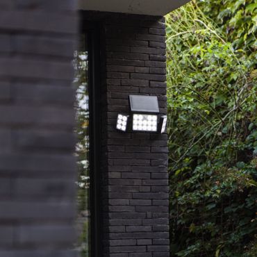 Lutec Tuda - applique solaire extérieure avec détecteur de mouvement - éclairage intelligent - Lutec Connect - 32,1 x 11,7 x 20,9 cm - 13W LED inclus - IP44 - noir